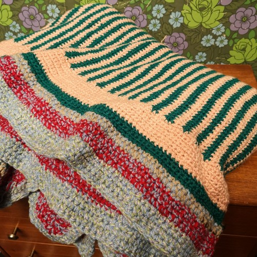 Vintage green peach knitted - peach,