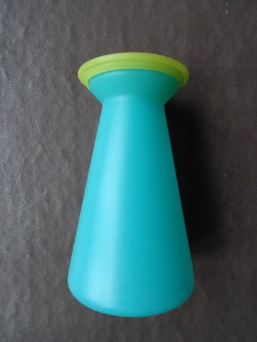 Vintage tupperware salt or - -,