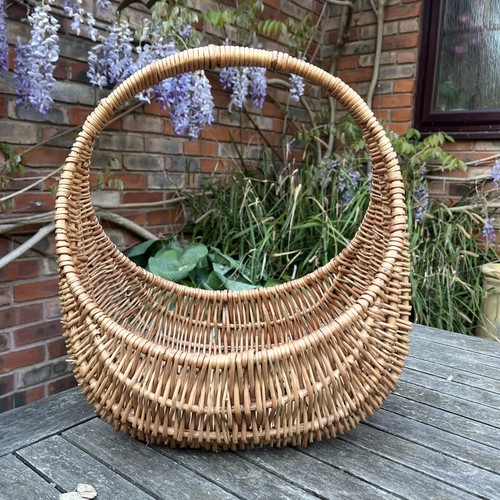 Large vintage wicker gondola - large,