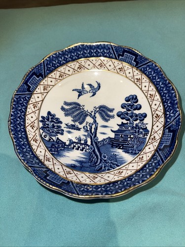 Real old willow tea side - side, plate