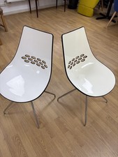 Lot - 2 chairs: CALLIGARIS JAM DINING CHAIR SLEIGH STYLE Cream & White