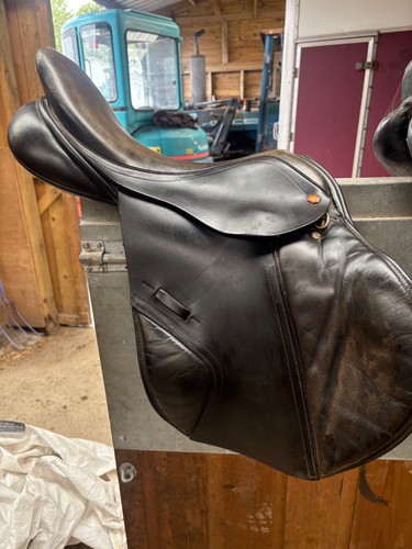 Albion jump saddle - saddle, black