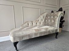 Elegant Tufted Velvet Chaise