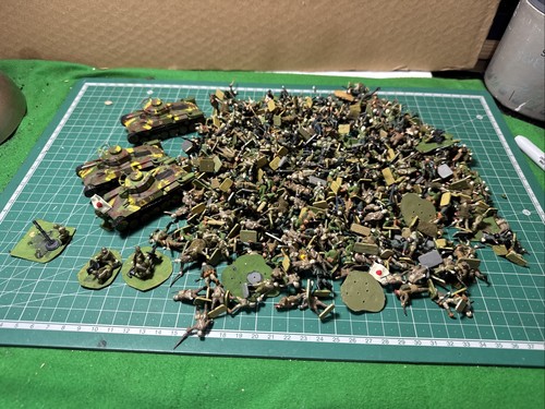Job lot small plastic soldiers - job,