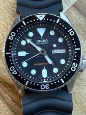 Seiko Men's Black Watch - SKX007