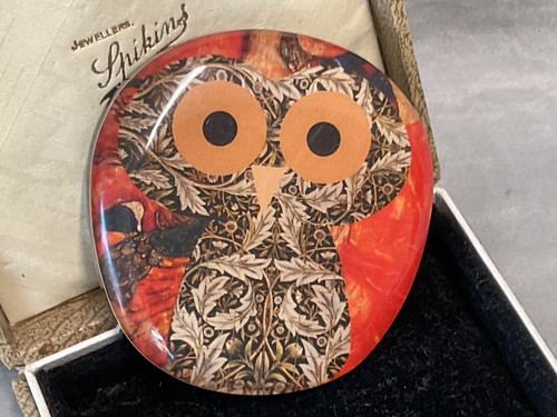 One button owl acrylic - one,