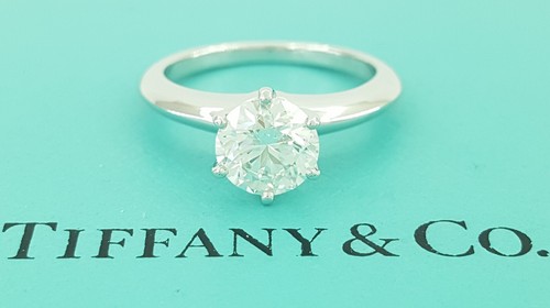Tiffany round diamond - round,