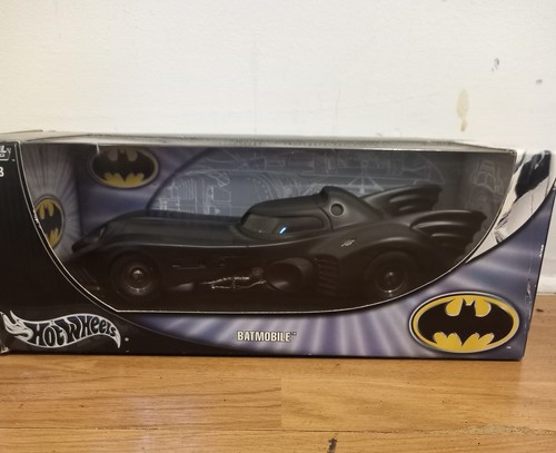 Hotwheels batmobile 18 - 89,