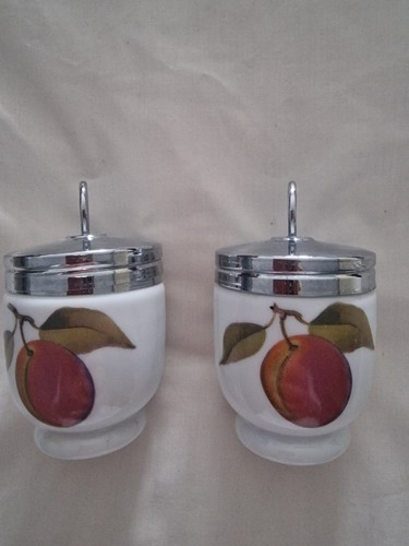 Pair pretty porclain egg - of,
