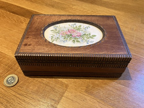 Cash carved wooden box - j,