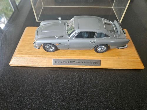 Danbury mint james - james, bond