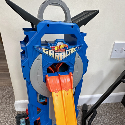 Hot wheels mega garage - mega, plastic