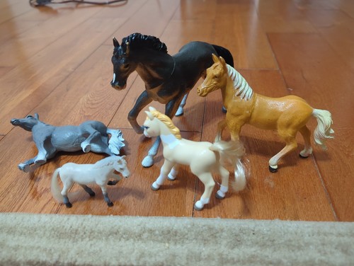 Lot plastic toy horses - lot,