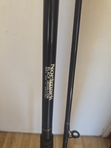 Normark black medallion - black,