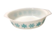 PYREX Casserole Dish Snowflake 2-1/2 2.5 Qt #045 White Turqoise NO LID Vintage 