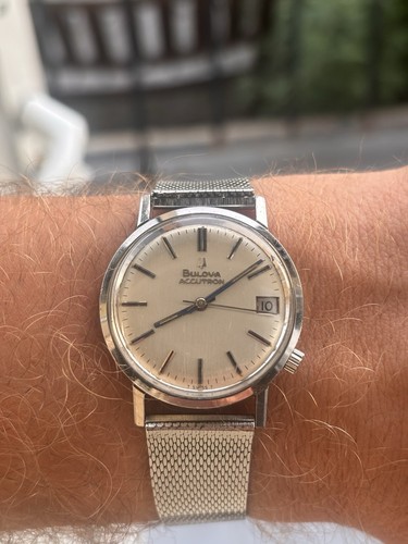Smooth sweep bulova accutron - smooth, sweep!