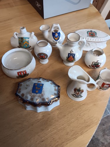 Items crested china lot - 10,
