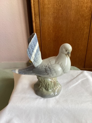 Miquel requena porcelain dove - requena,