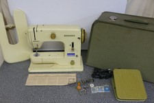 Bernina 700 Sewing Machine ++ With Lots Of Accessories + Good Condition + Needs Refurbishment