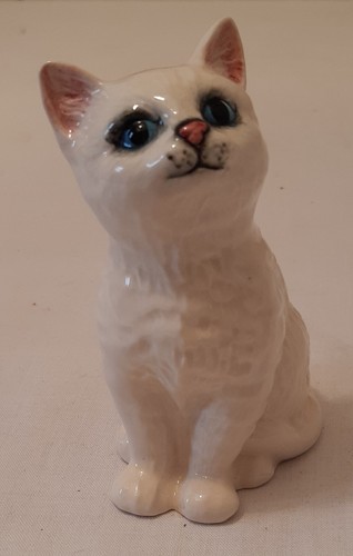 Royal doulton seated white - royal,