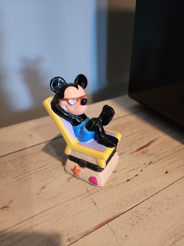 Disney mickey mouse relaxing - mickey,