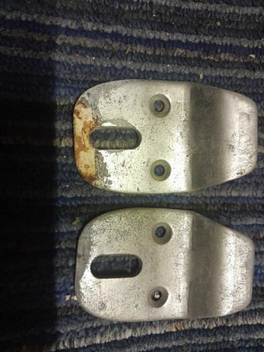 Pair wall hung - pair, brackets