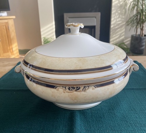 Wedgwood cornucopia covered - wedgwood,