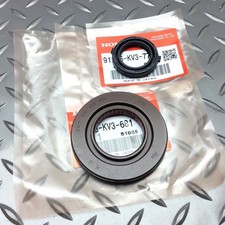 Honda NSR250 MC21 MC28 / SE SP / Engine Crank / Crankshaft Seals / Genuine