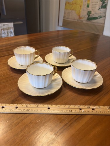 Set antique royal doulton - of, 4