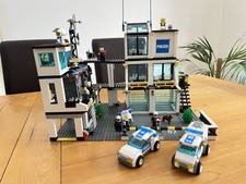 LEGO 7744 Police Headquarters