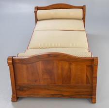 *BEAUTIFUL  VINTAGE DAYBED * /