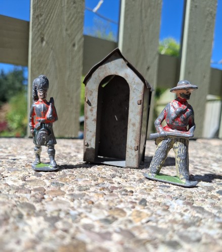 Vintage lead toy soldiers - vintage,