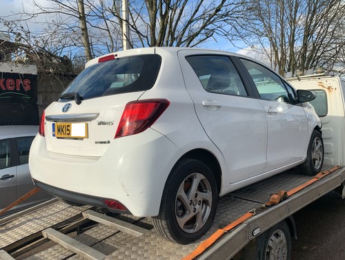 Toyota yaris hybrid 2014 - yaris,