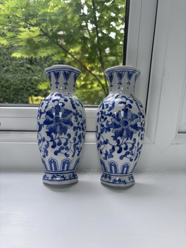 Pair antique blue white - of,
