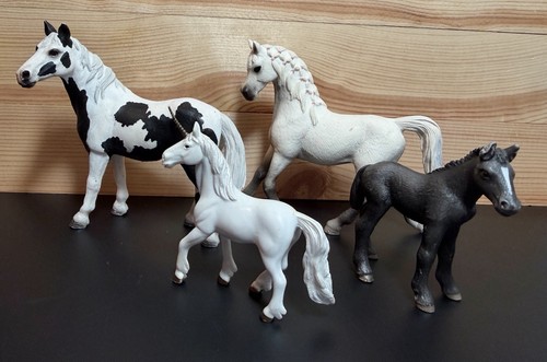 Schleich horse lot - horse,