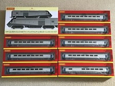 Hornby OO Gauge Complete ‘Platinum Jubilee’ HST (R30215 train pack + 8 coaches)