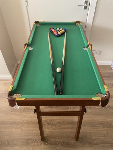 4ft pool table with cues - 4ft,