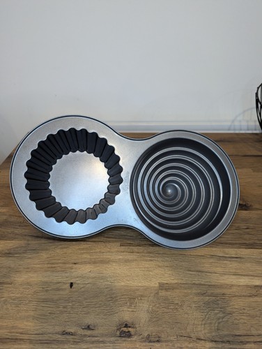 Wilton cupcake mold extra - cupcake,