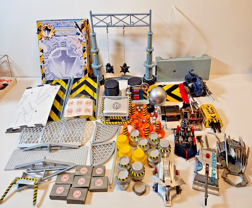 Bbc robot wars figures - robot,