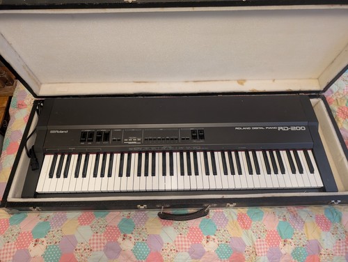 Roland 200 digital piano - digital,