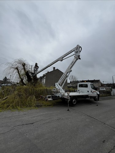 Operated cherry picker hire - operated,