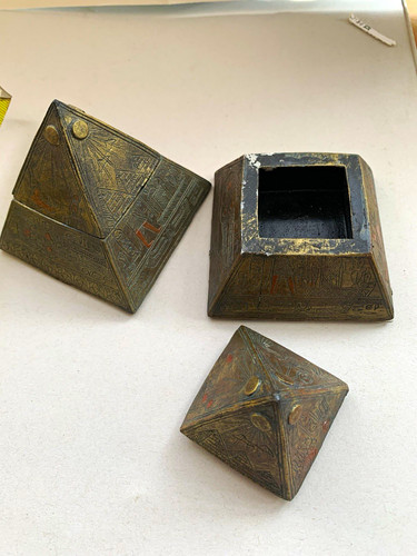 Egyptian pyramid metal trinket - metal,