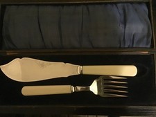 Sheffield Electroplated PAIR FISH SERVERS Cream Handles Good Condition