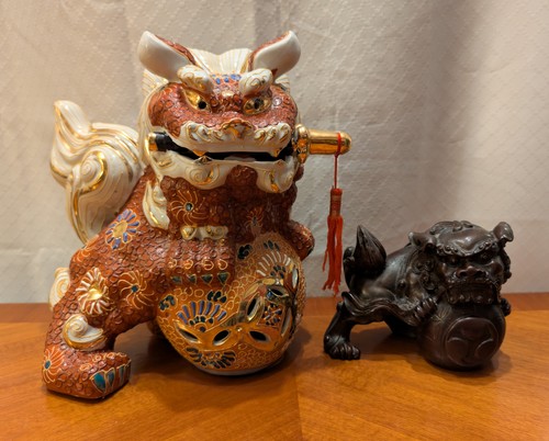 Two foo dog figures - foo,