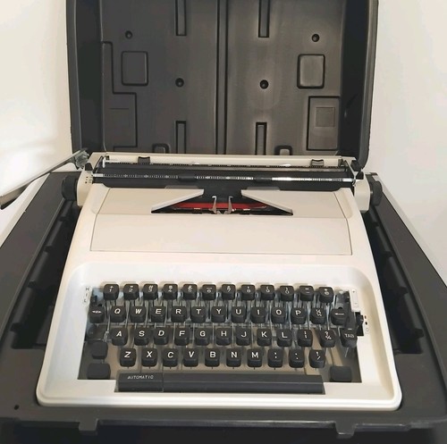 Manual typewriter chums - typewriter, +