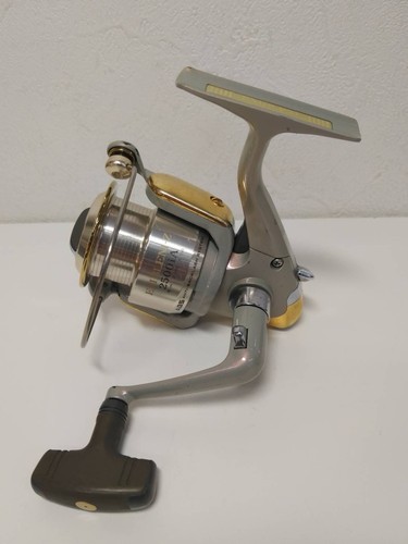 Daiwa emblem 2500ia spinning - emblem,