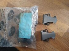 Rover 77210, 355847  P4 & P5 set of 8 Carpet clips NOS
