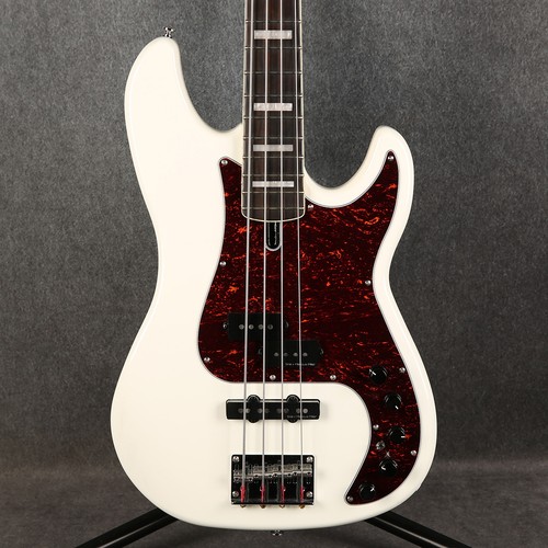 Sire marcus miller - sire, alder
