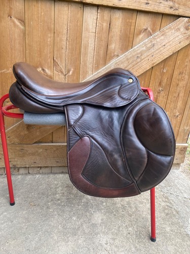 Synergy jump saddle - saddle, 17.5"