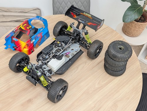 Models rex 8 4wd - x, 1/8